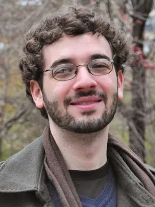 Headshot of Julio Lucchesi Moraes