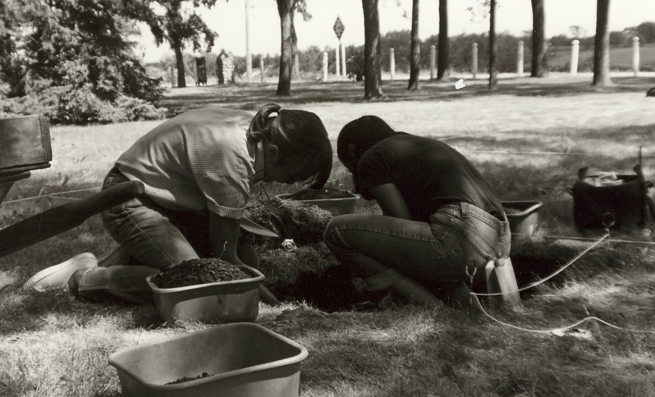 archaeologists excavating in 1983