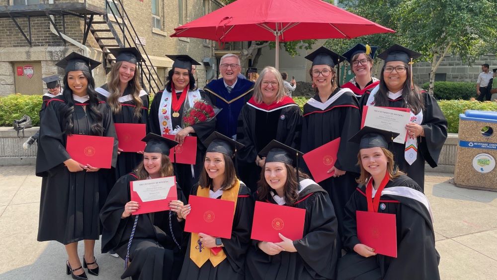 Photo of several graduating honours students