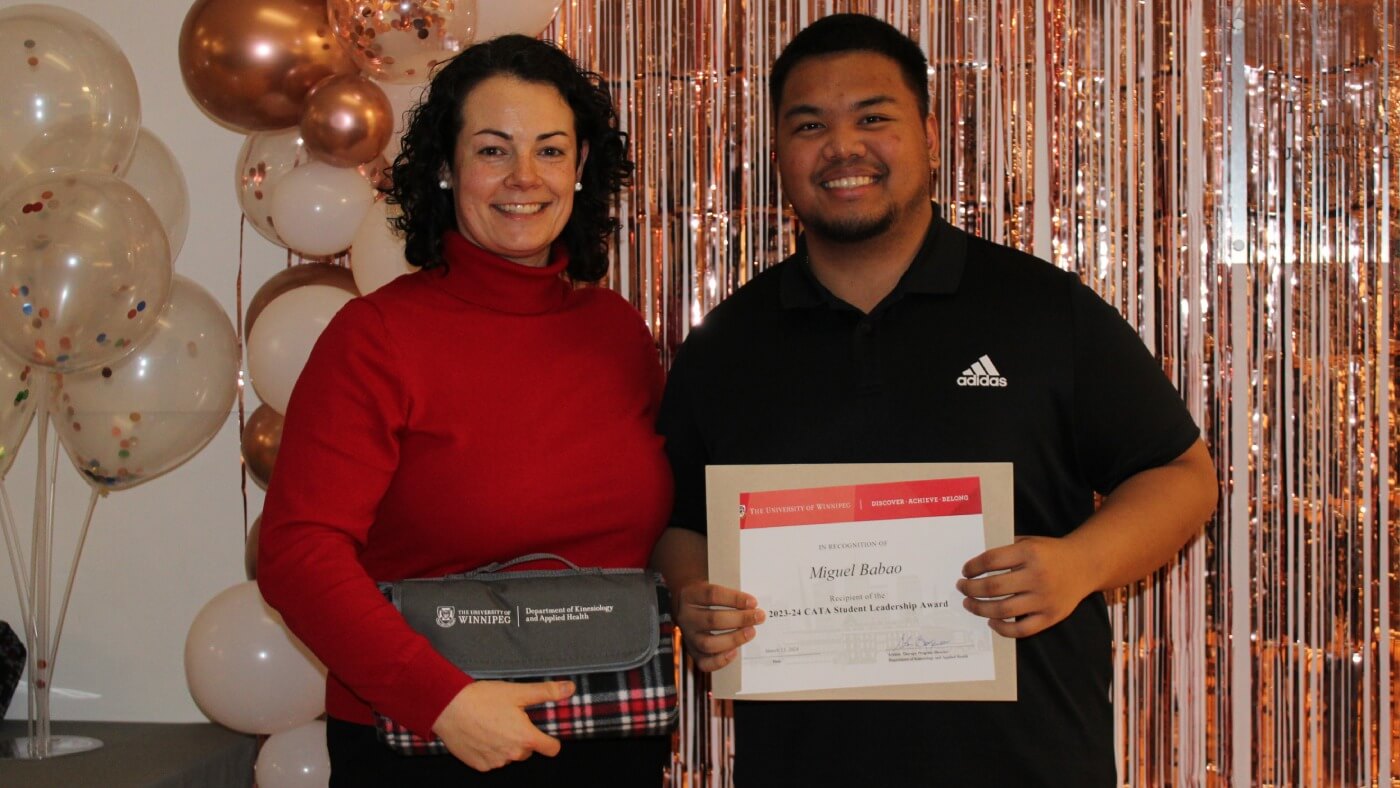 Student Miguel Babao stands with Canadian Athletic Therapists Association Student Leadership Award