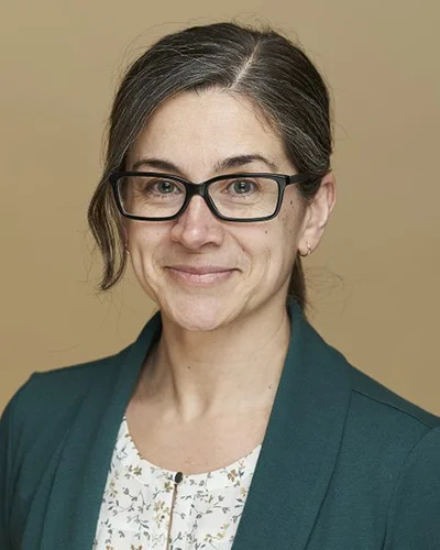 Headshot of Danielle Defries