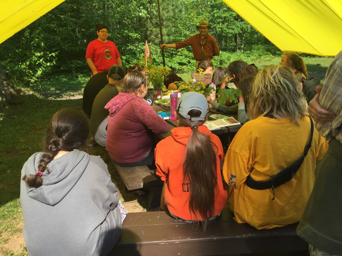 Onji-Akiing Campers learning about plants which can be utilized for natural dyes. Photo Credit: Shannon Soulier