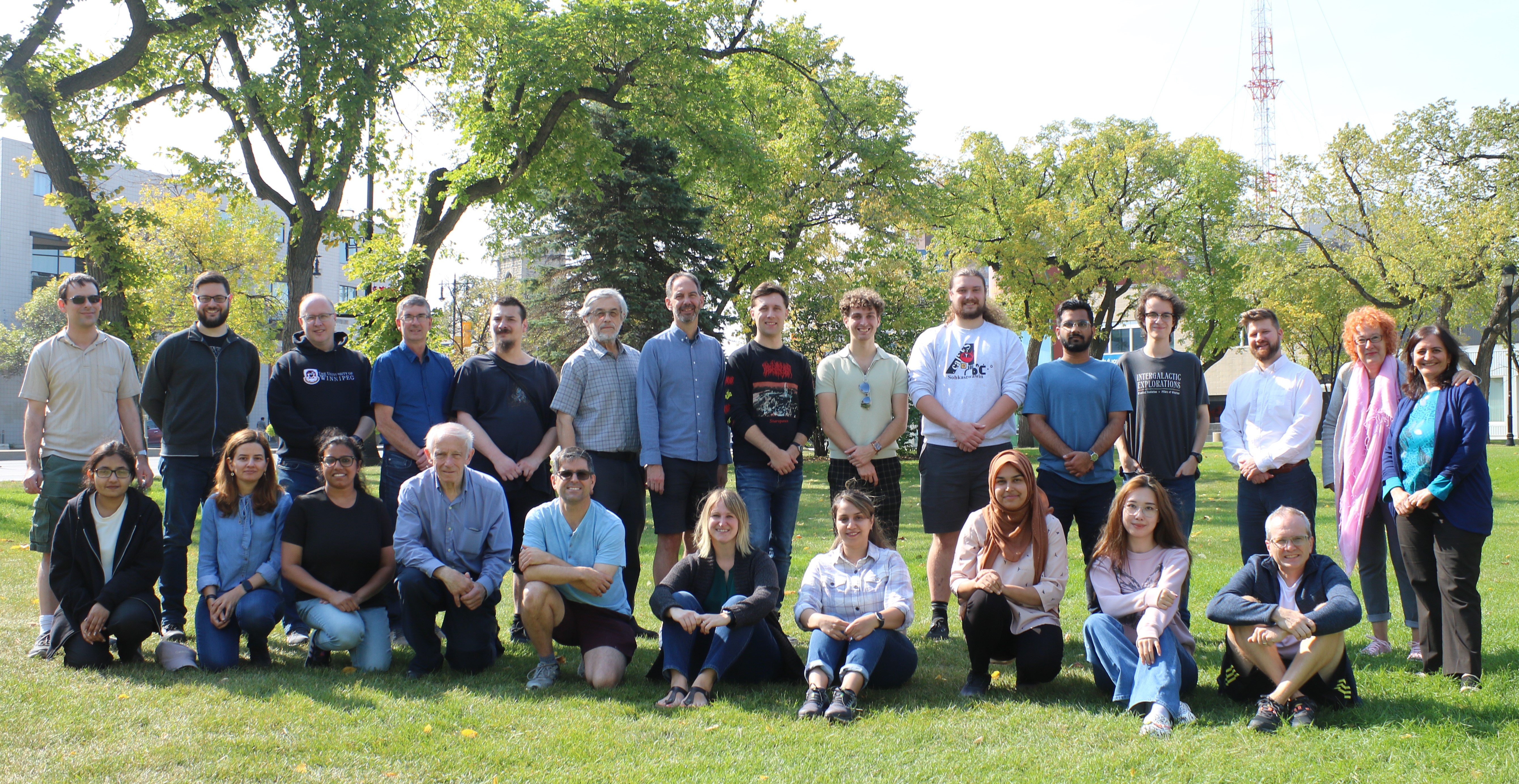 Physics Faculty, Staff, and Students on the front lawn of UWinnipeg