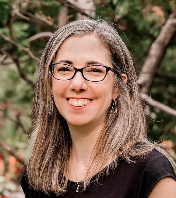Head and Shoulder photo of Stephanie Bugden